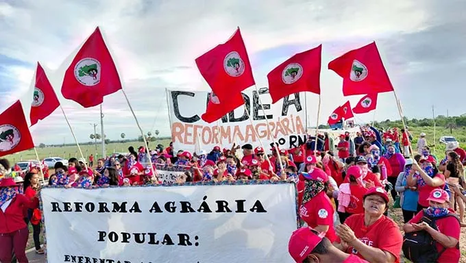 Manifestações do MST causam bloqueios na BR-101 e na BR-405 no RN