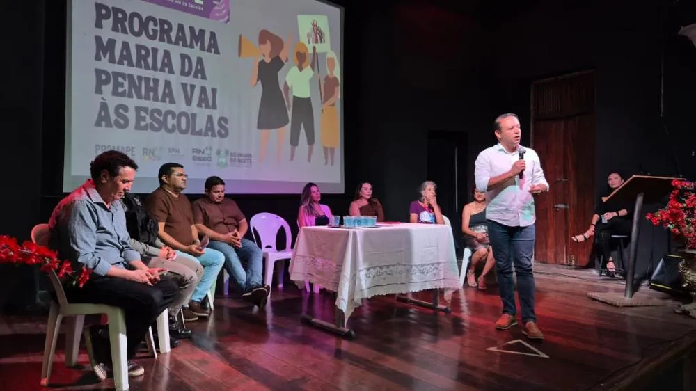 Prefeito de Assú anuncia implantação do Maria da Penha vai à Escola