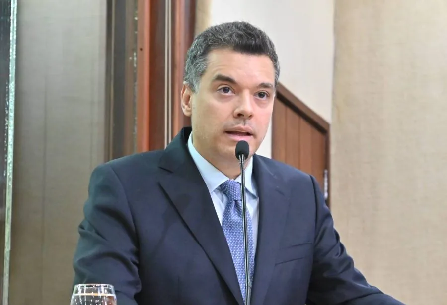 Walter Alves confirma que irá permanecer no cargo de vice-governador