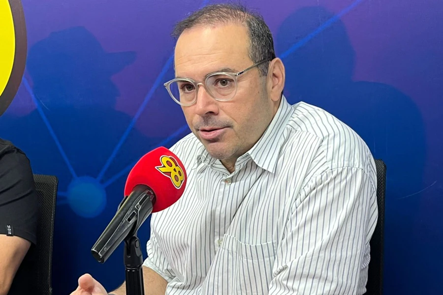 Guilherme Saldanha diz que não descarta disputar mandato tampão