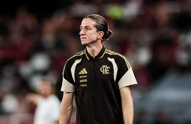Flamengo anuncia demissão de Filipe Luís
